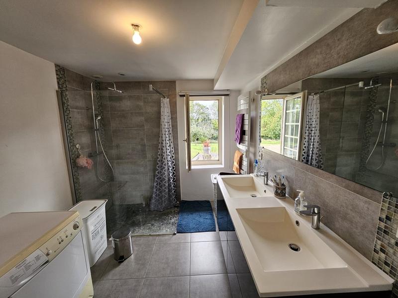 Maison - 143 m² - 9 pièces