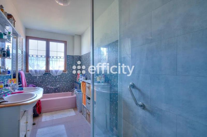 Pavillon - 238 m² - 9 pièces