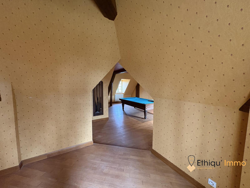 Maison traditionnelle - 290 m² - 8 pièces