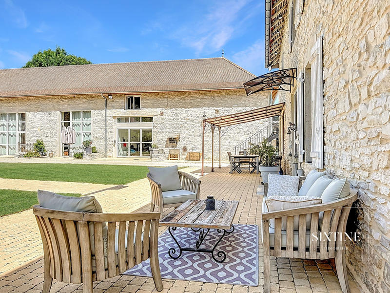 Maison ancienne - 692 m² - 16 pièces