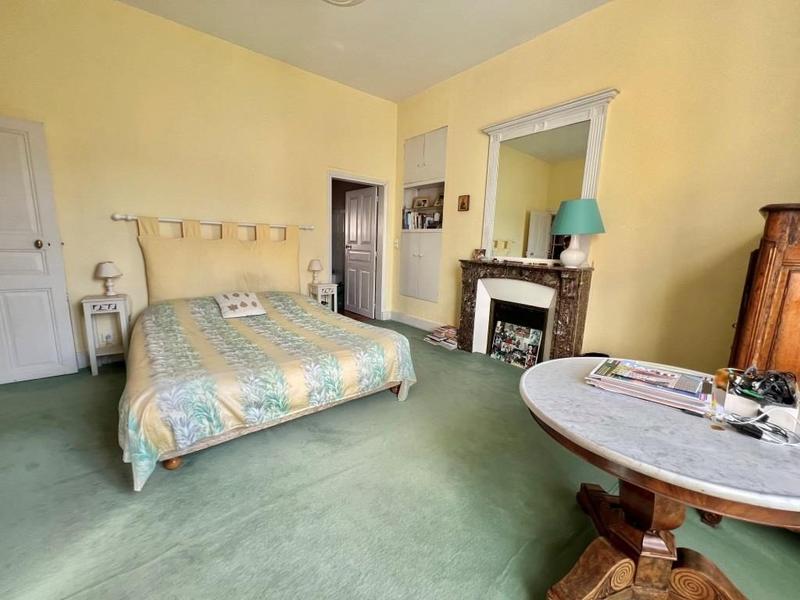 Maison - 232 m² - 11 pièces