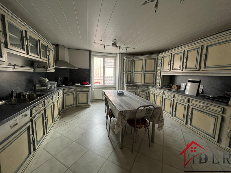 Maison - 202 m² - 10 pièces