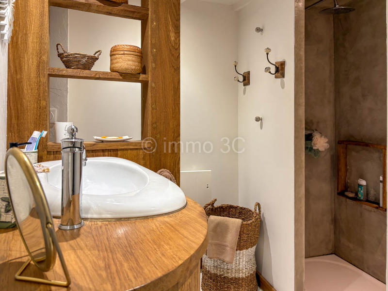 Maison en pierre - 201 m² - 7 pièces