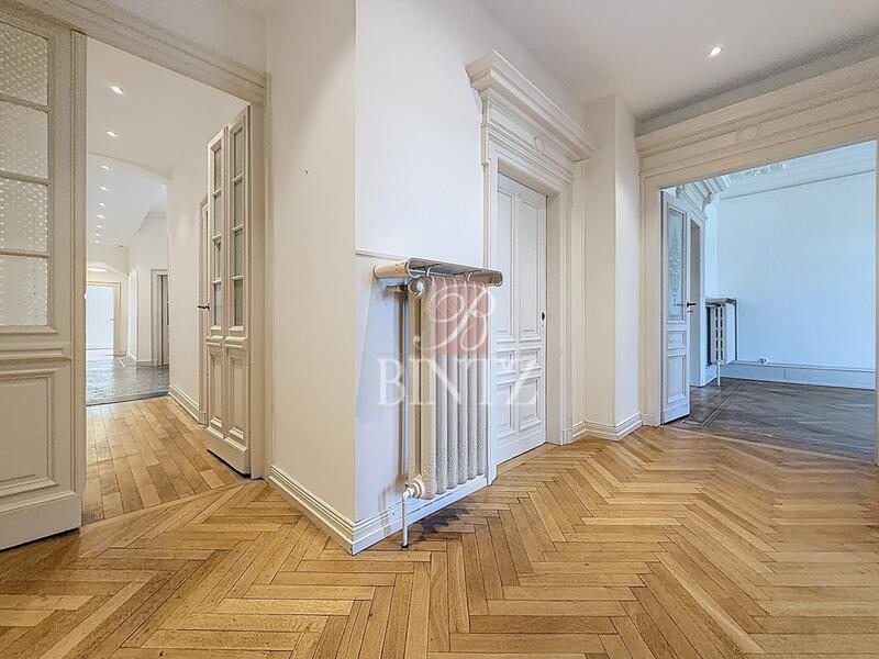 Appartement - 220 m² - 7 pièces