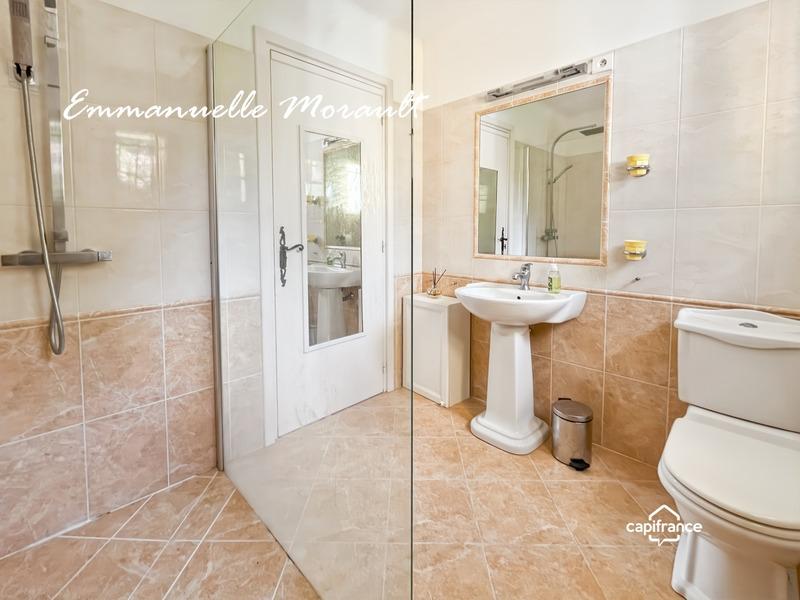 Propriété - 267 m² - 8 pièces