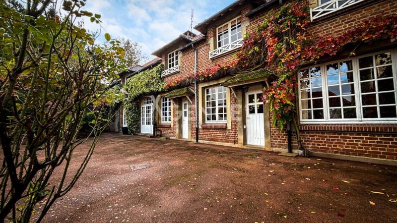 Maison bourgeoise - 352 m² - 9 pièces