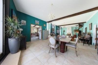 Maison - 335 m² - 12 pièces