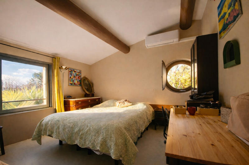 Maison - 240 m² - 5 pièces