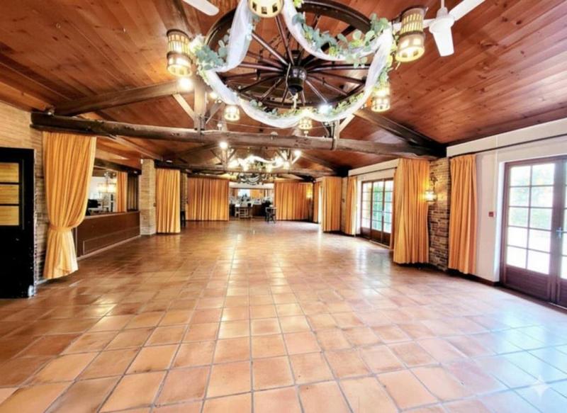 Maison - 1 460 m² - 30 pièces