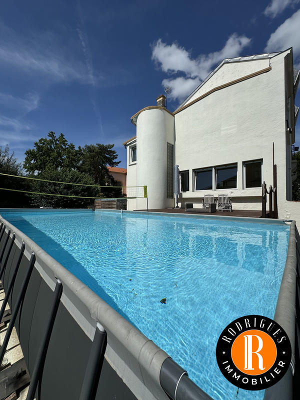 Maison - 285 m² - 12 pièces