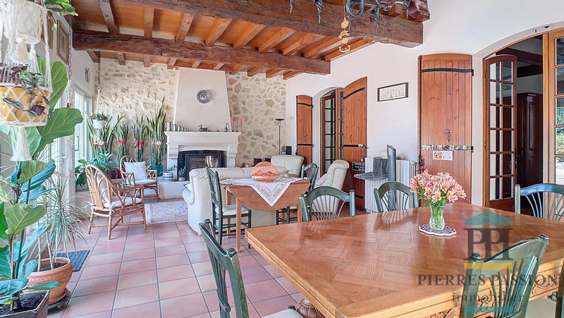 Maison - 275 m² - 9 pièces