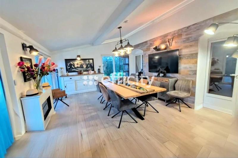 Maison - 200 m² - 7 pièces