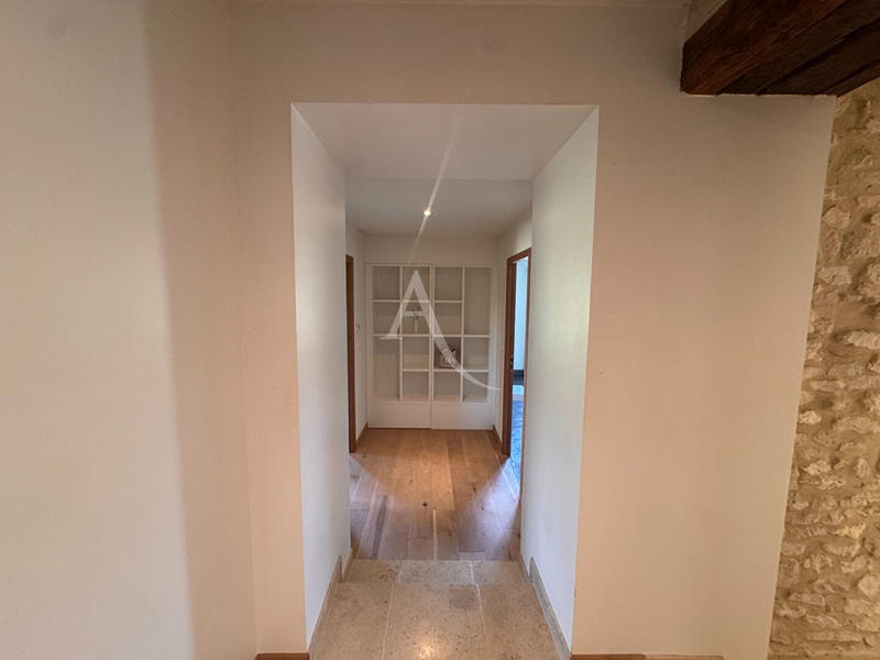 Maison - 323 m² - 5 pièces