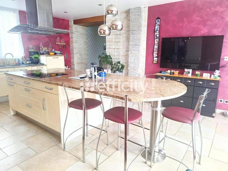 Maison - 210 m² - 7 pièces