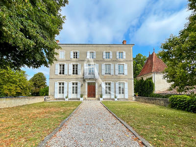 Maison - 437 m² - 11 pièces