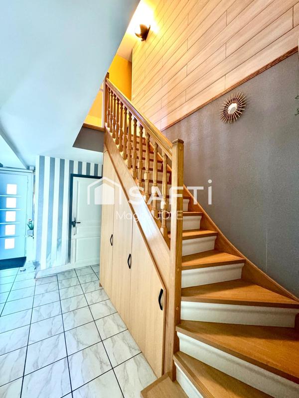 Maison - 217 m² - 8 pièces