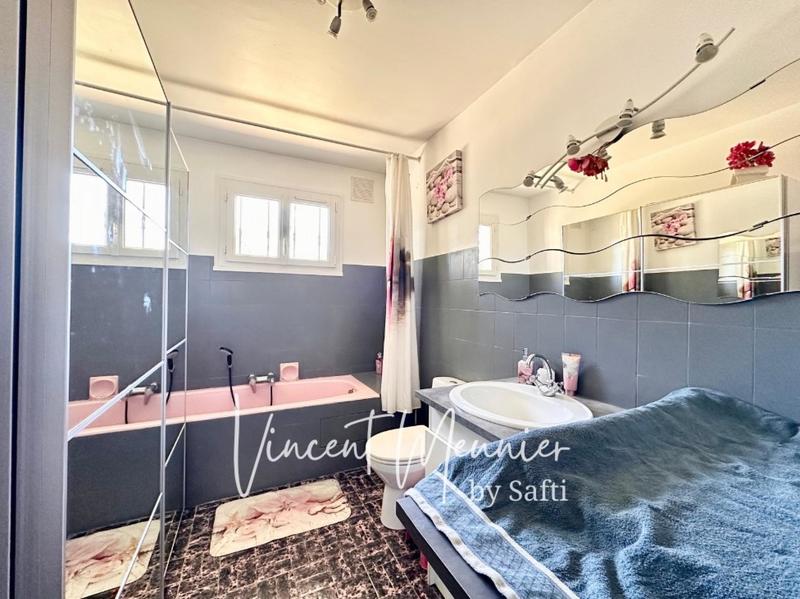 Maison - 216 m² - 9 pièces