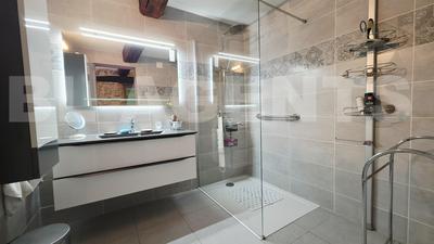 Maison - 298 m² - 13 pièces