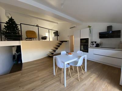 Appartement - 90 m² - 3 pièces