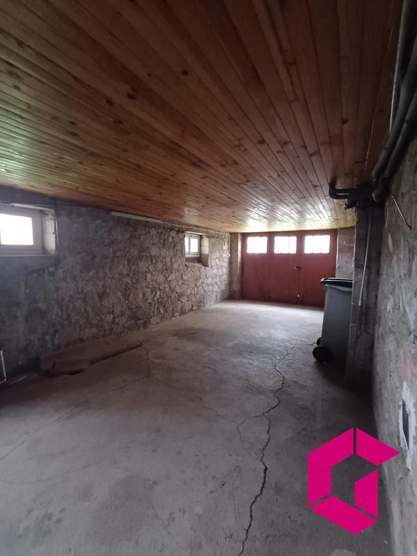 Maison traditionnelle - 138 m² - 9 pièces