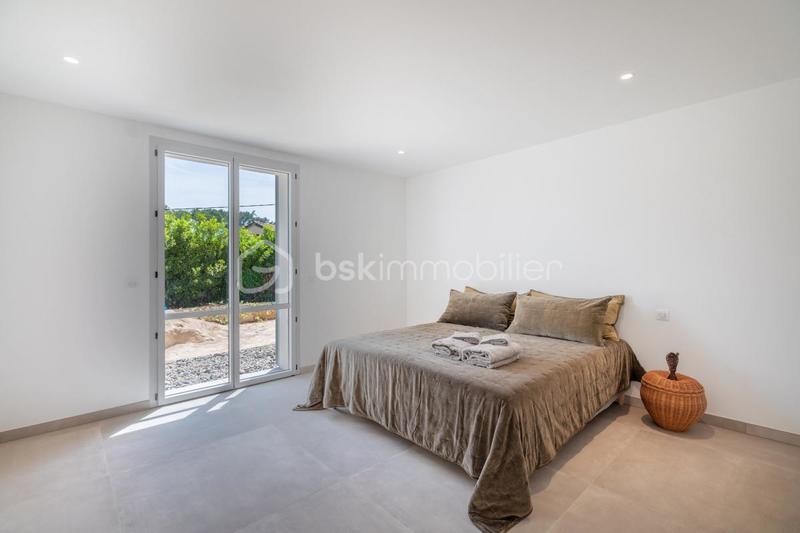 Maison - 243 m² - 6 pièces