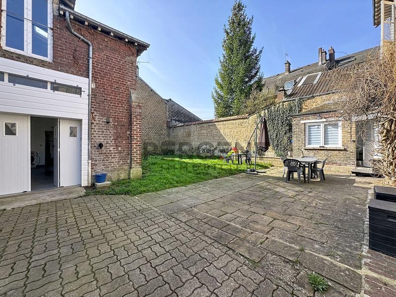 Maison - 211 m² - 10 pièces