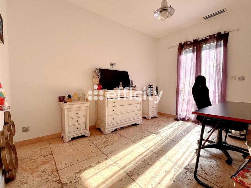 Maison - 305 m² - 7 pièces