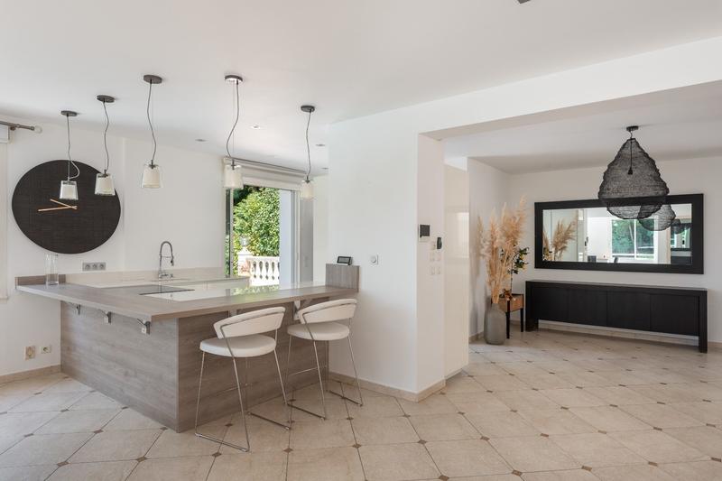 Maison - 335 m² - 8 pièces