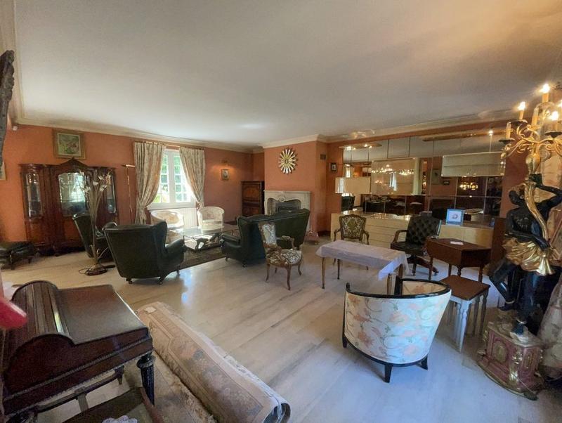 Maison - 311 m² - 10 pièces