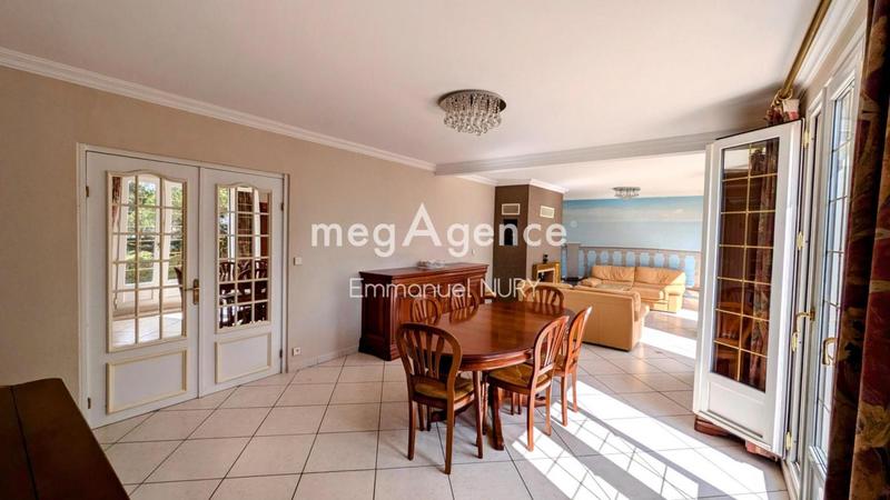 Maison - 202 m² - 7 pièces