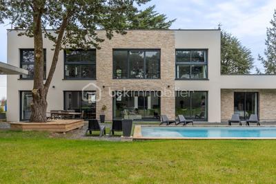 Maison - 293 m² - 8 pièces