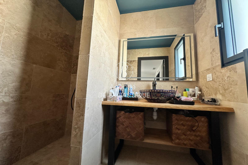 Maison contemporaine - 600 m² - 3 pièces