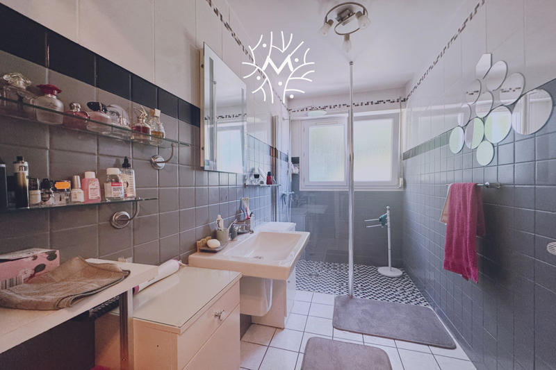 Maison - 121 m² - 6 pièces