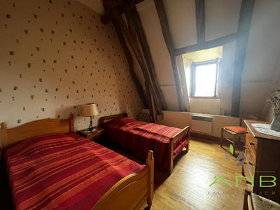 Maison - 330 m² - 12 pièces