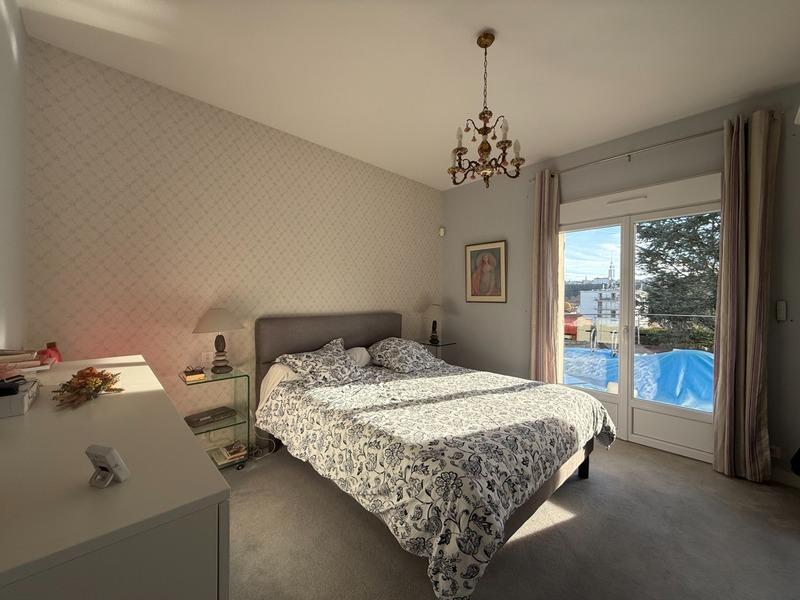 Maison - 229 m² - 8 pièces