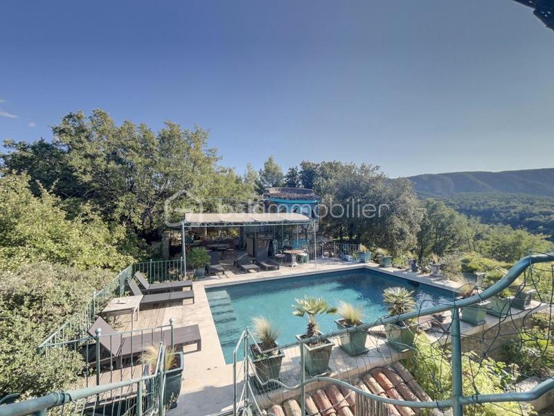 Propriété - 341 m² - 12 pièces