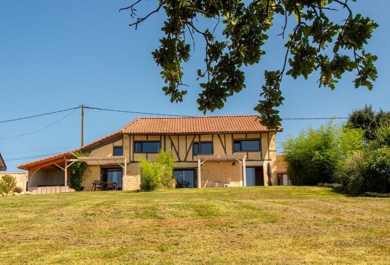 Maison - 440 m² - 12 pièces
