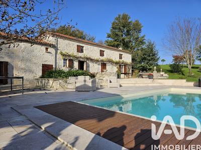 Maison - 210 m² - 6 pièces