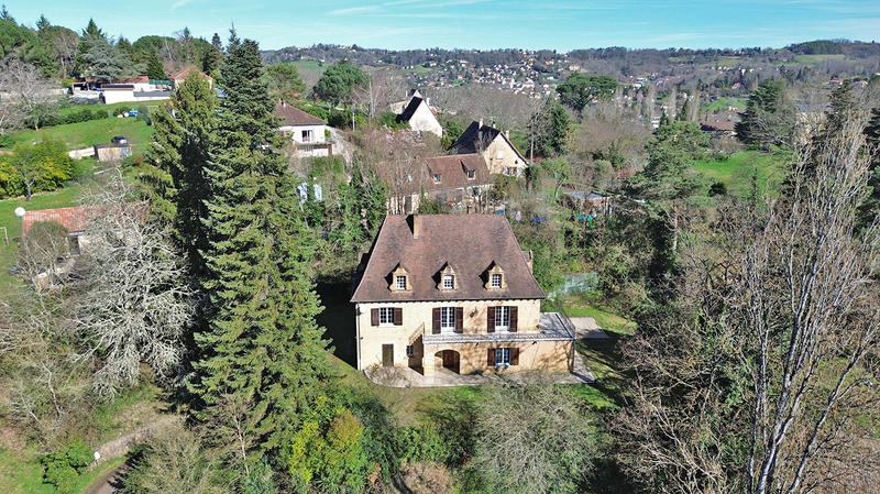 Maison - 200 m² - 10 pièces