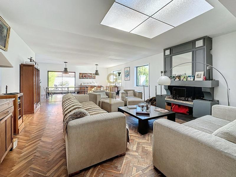 Maison - 410 m² - 12 pièces