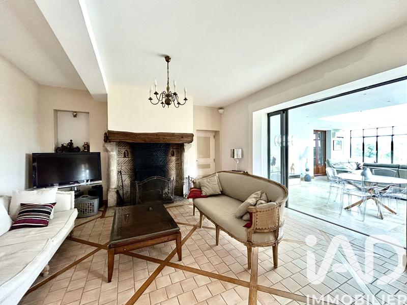 Maison - 360 m² - 10 pièces