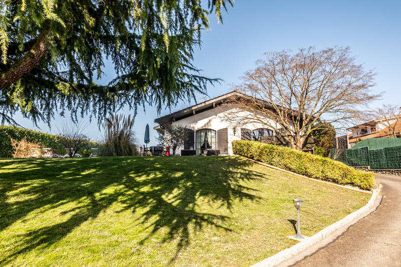 Maison - 206 m² - 7 pièces