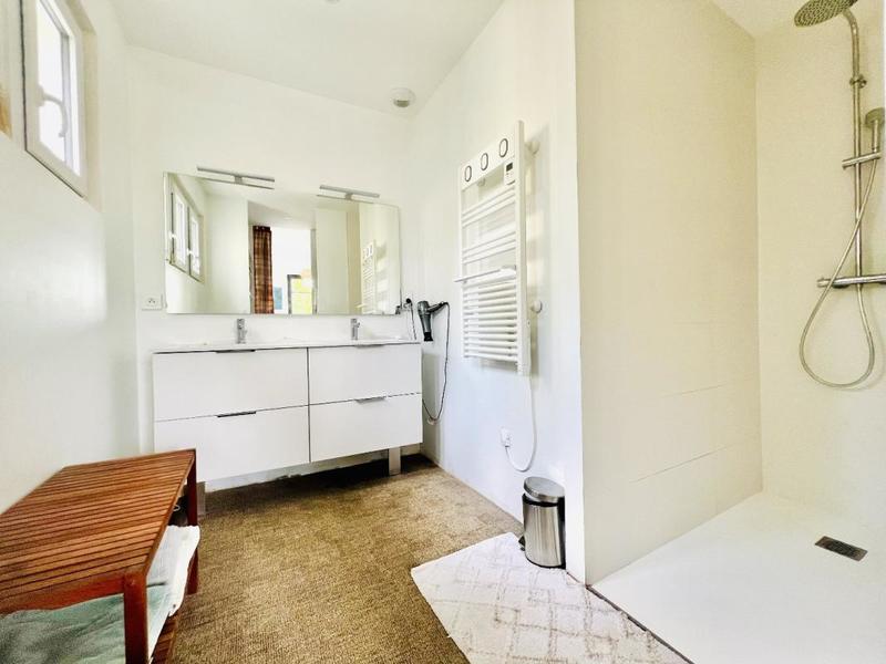 Propriété - 155 m² - 6 pièces