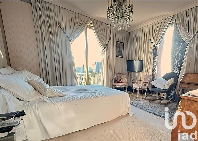 Maison - 228 m² - 10 pièces