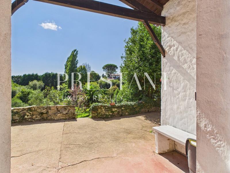 Maison - 256 m² - 12 pièces