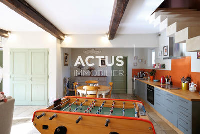 Maison - 202 m² - 7 pièces