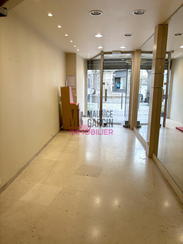 Local commercial - 82 m² - 2 pièces