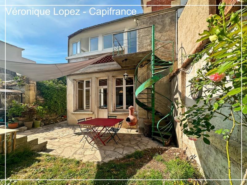 Maison - 252 m² - 10 pièces