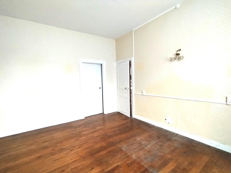 Maison - 218 m² - 10 pièces