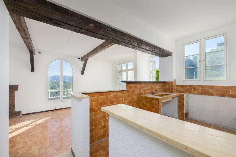 Maison - 240 m² - 10 pièces